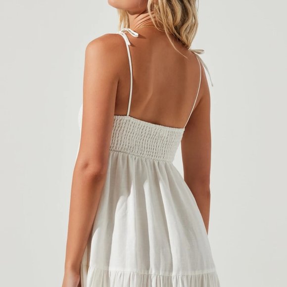 ASTR The Label SQUARE NECK SMOCKED MIDI DRESS - Picture 2 of 3